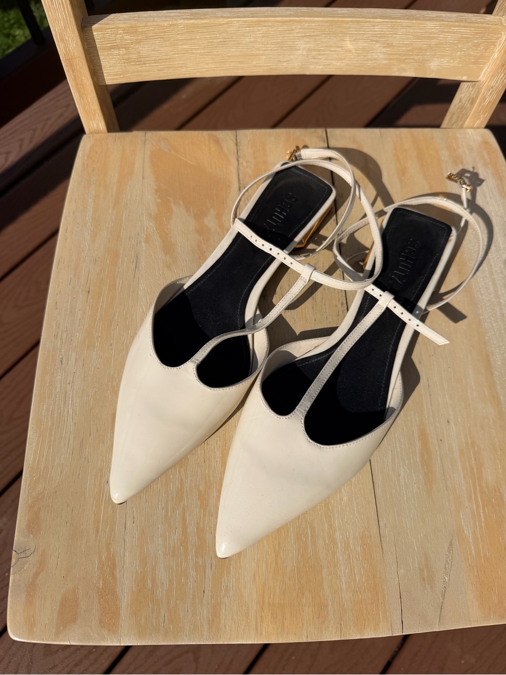 Schutz
Allure Pointed Toe T-Strap Flat size 9